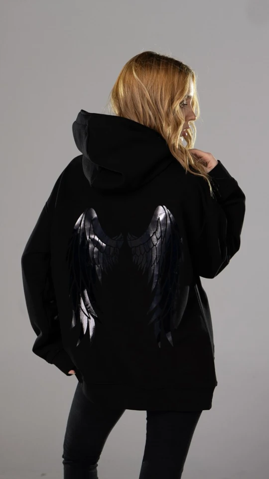 Hanorac negru cu aripi-shine